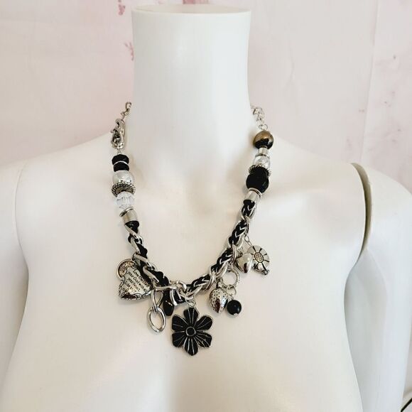 New! Boutique item matching necklace with earrings - Picture 6 of 6